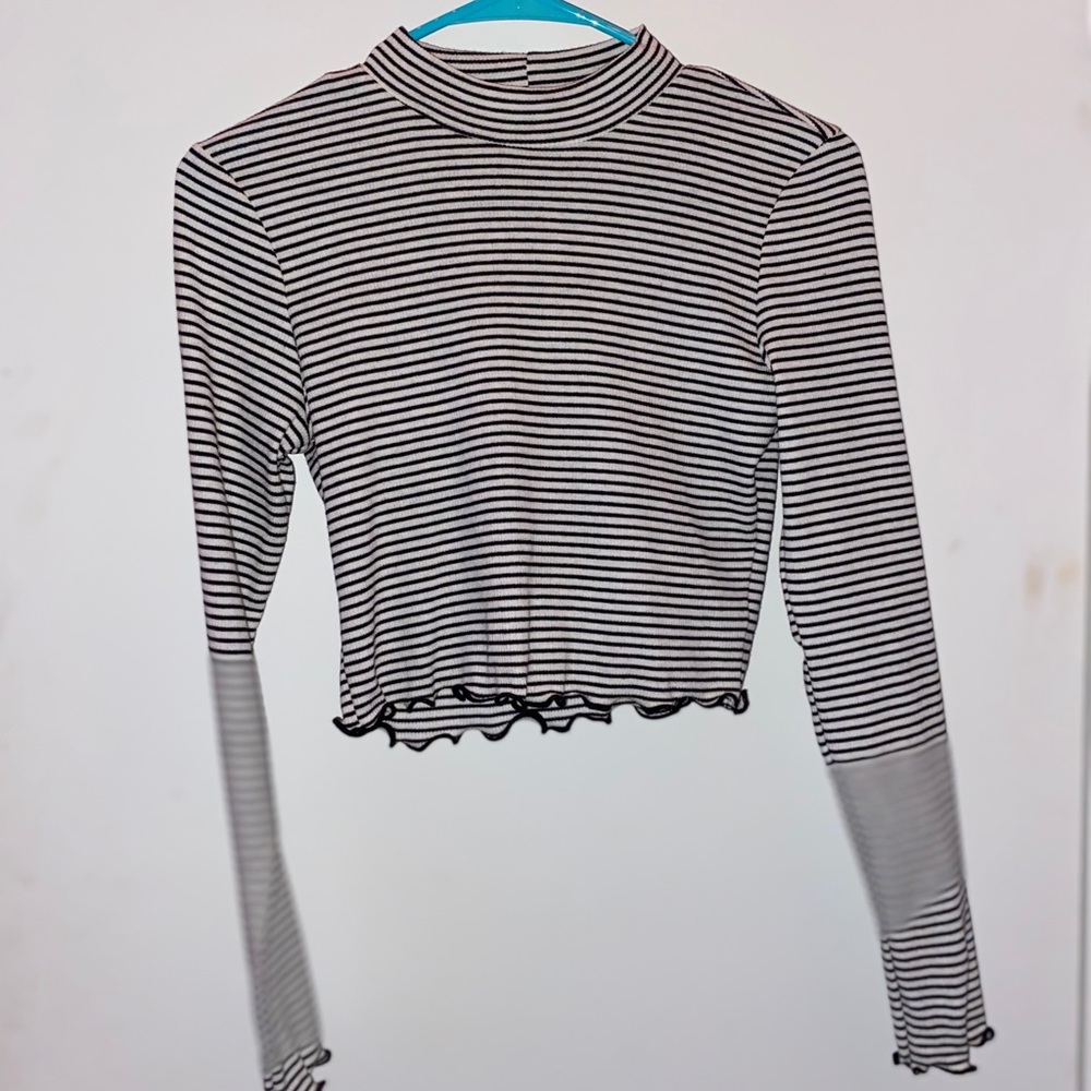 Black and white turtleneck crop top